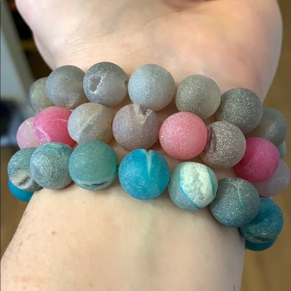 Agate druzy beaded stretch bracelet - Picture 5 of 7